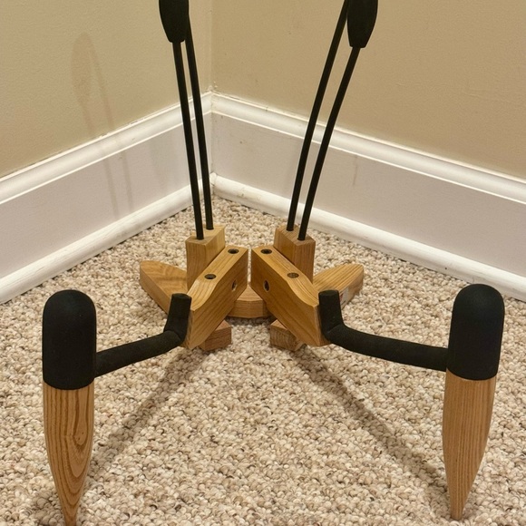 Stageline Wooden Guitar Stand - Picture 2 of 6